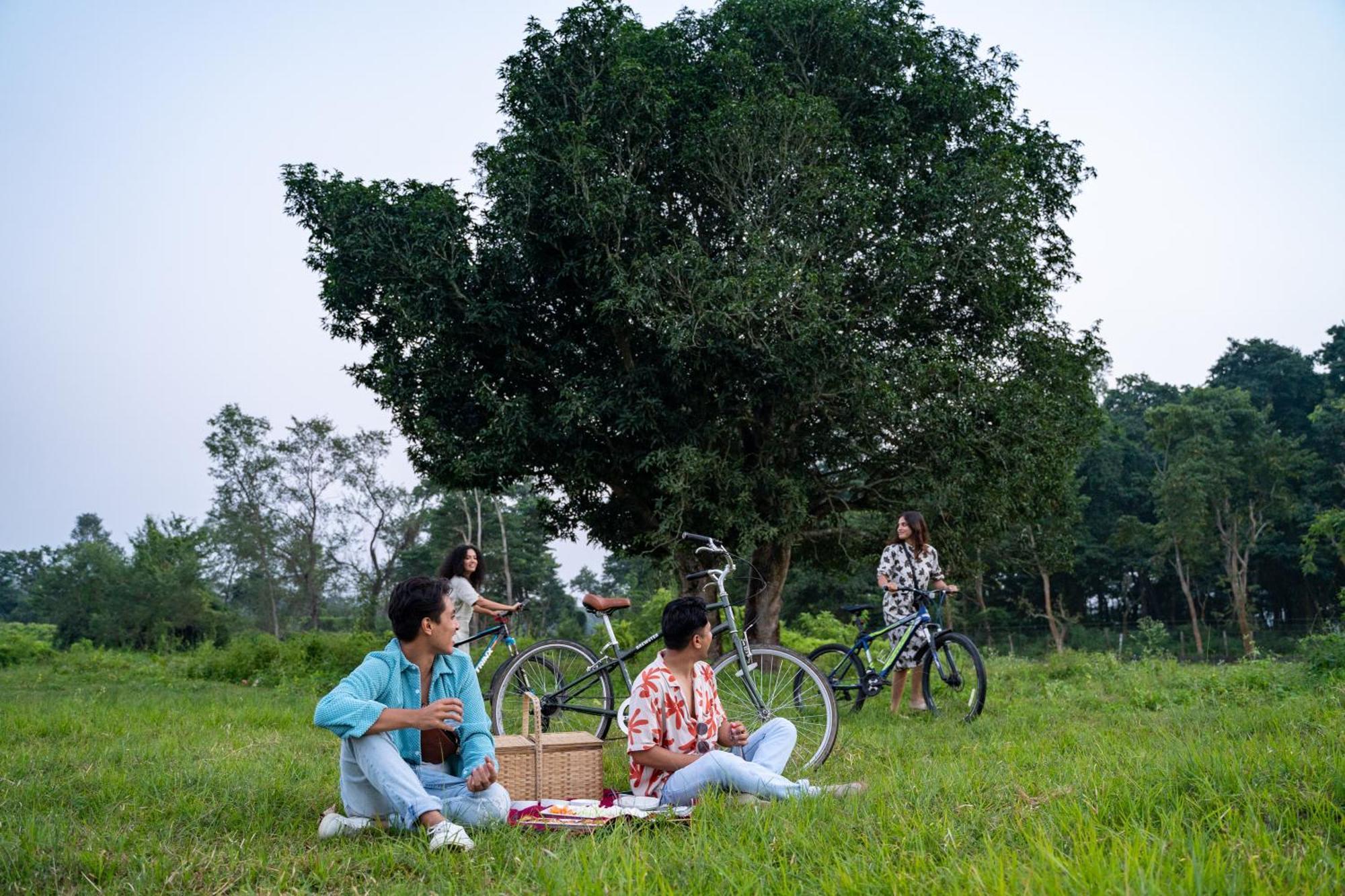 Kasara Chitwan Hotel Patlahara ภายนอก รูปภาพ